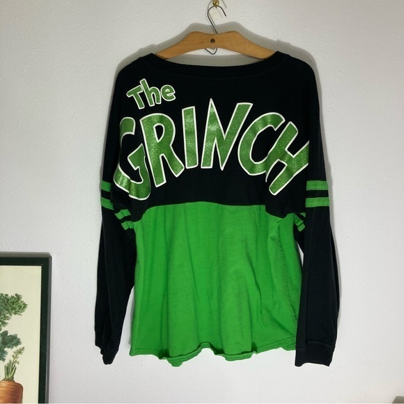 Universal Studios Grinch Spirit Jersey size Medium - Picture 1 of 16